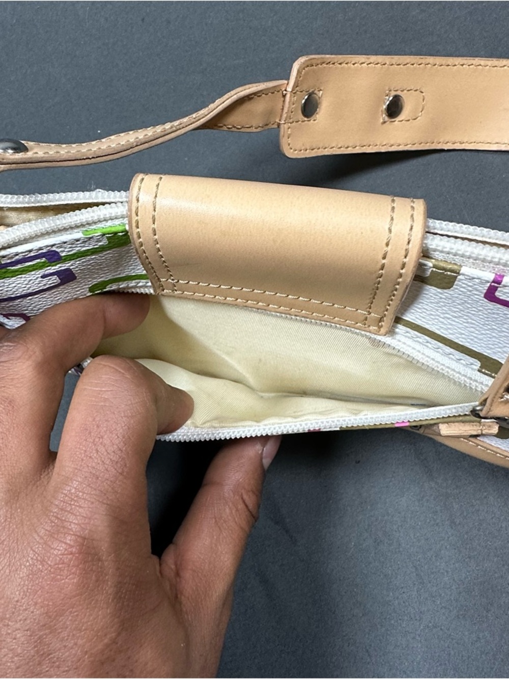 GUESS White Multicolor Logo Shoulder Bag with Tan Trim and Studs - Picture 3 of 9